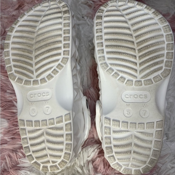 White Crocs 5M/7W Fun Geometric Style - Picture 7 of 7